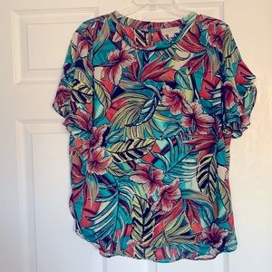 Lightweight, slightly sheer print top with a split short sleeve.